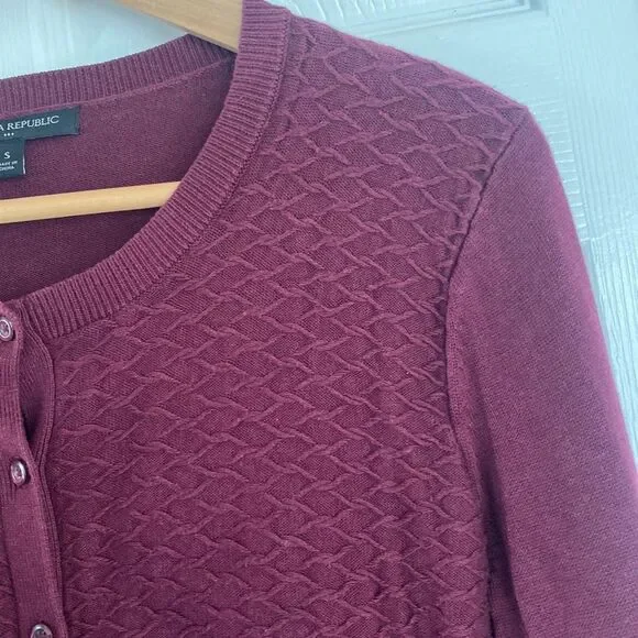 Banana Republic Women’s Cardigan Sweater Crew Neck Wine/Burgundy Size S EUC - Picture 3 of 10